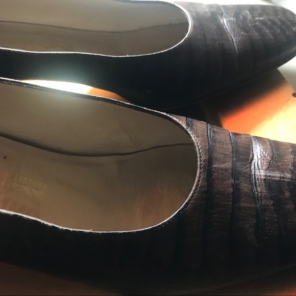 VINTAGE BROWN CROCODILE PUMPS - Picture 5 of 8